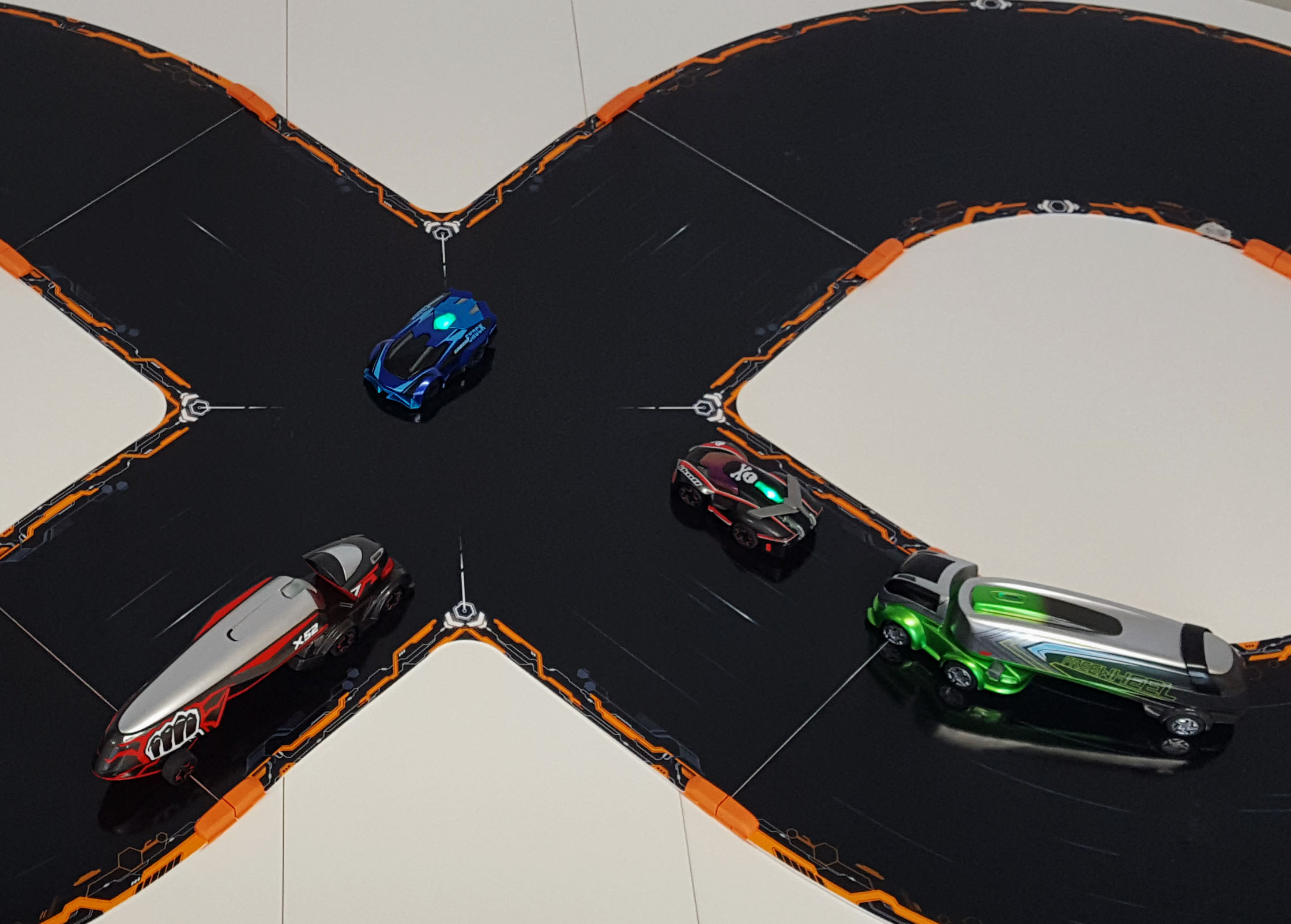 Virtuelle Absicherung für autonomes Fahren – einfach dargestellt mit Anki Overdrive