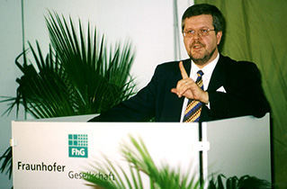 Chronik 1996: Prof. Dieter Rombach bei der Eröffnungsfeier am 14.02.1996, Fraunhofer IESE