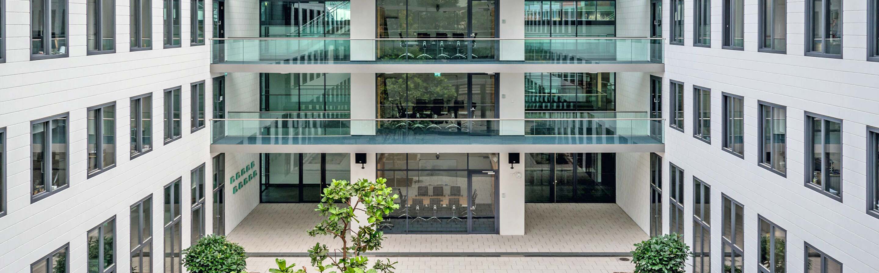 Fraunhofer IESE Gebäude innen Atrium
