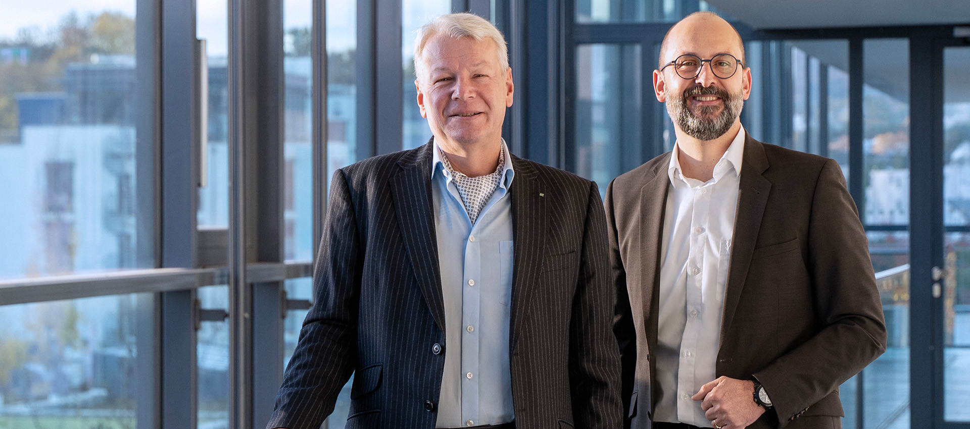  Institutsleiter des Fraunhofer IESE, Prof. Peter Liggesmeyer (l.) und Prof. Jörg Dörr (r.)